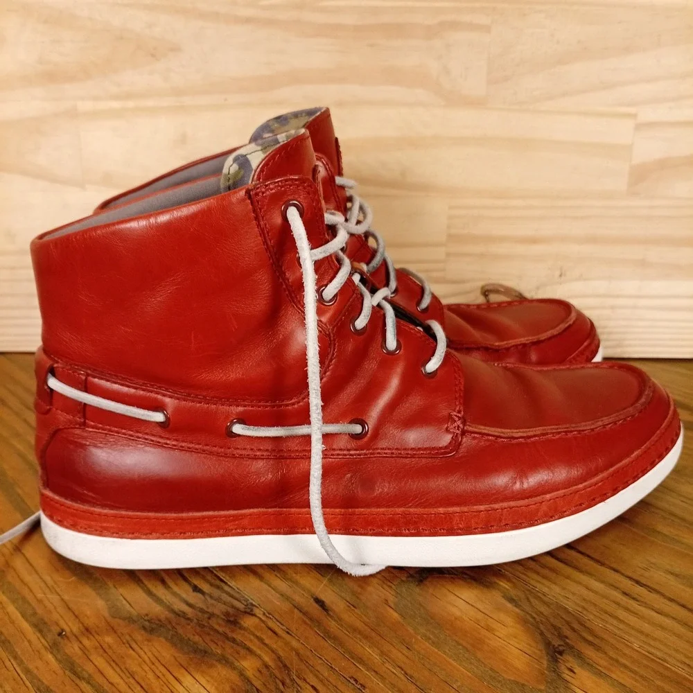 UGG Reefton Red Leather High Top Sneaker Mens 11 Moc Toe Vibram 1004085